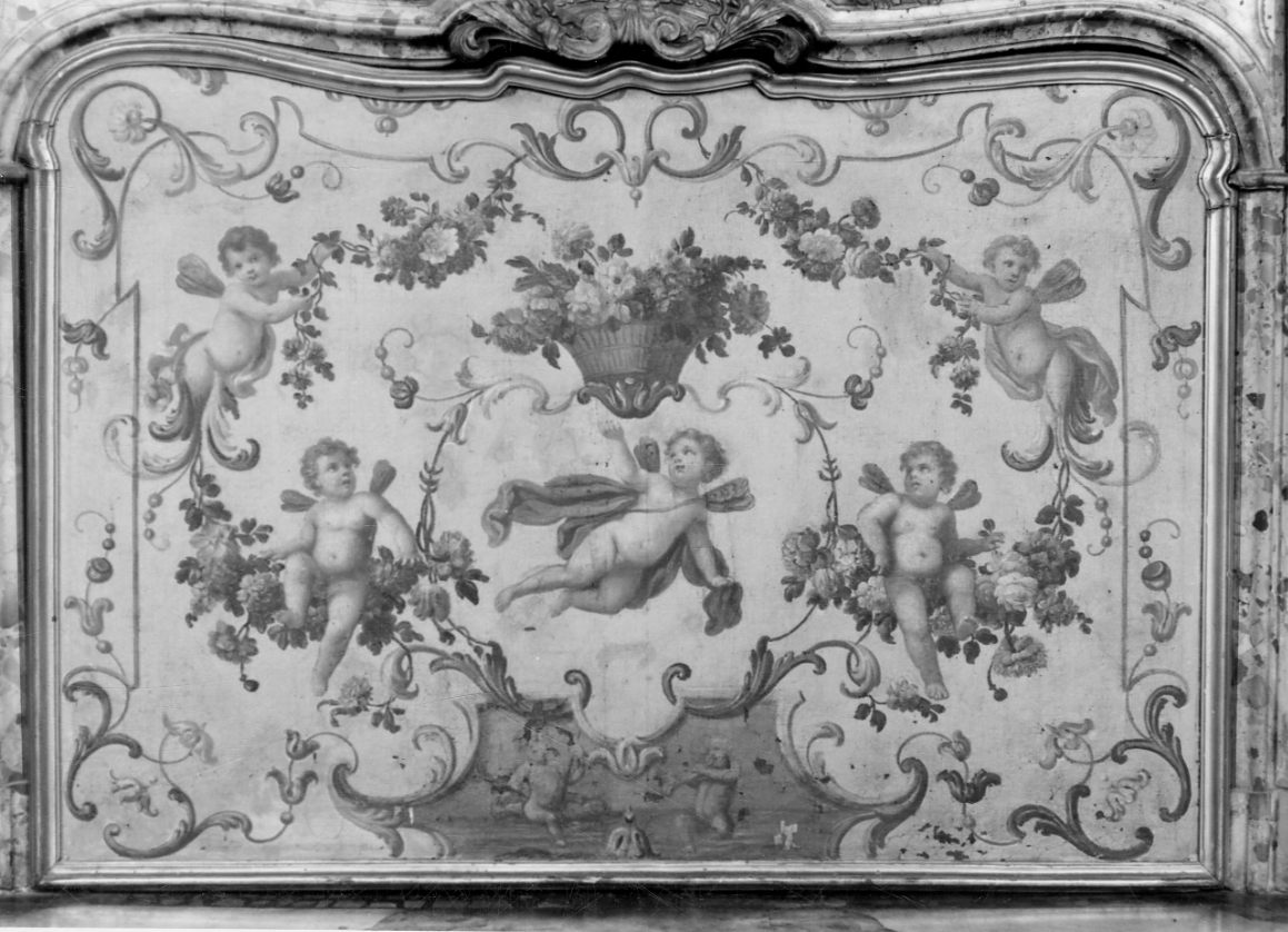 putti alati con strumenti musicali (paracamino, opera isolata) di Fariano Giovanni Francesco (prima metà sec. XVIII)