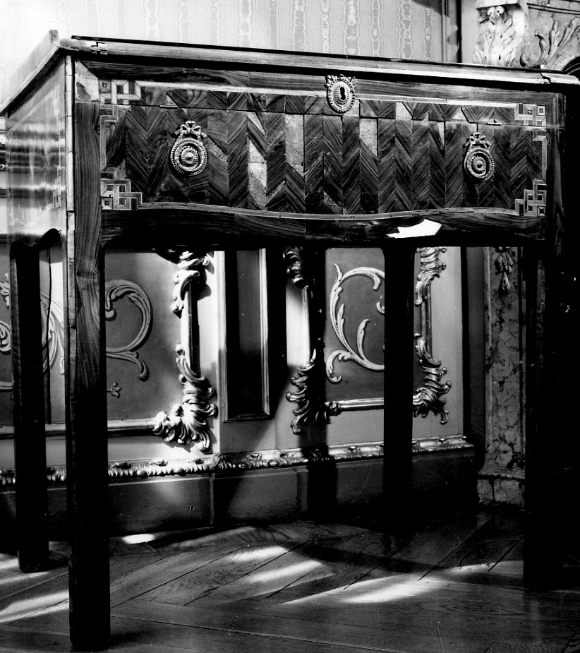 tavolino, opera isolata - ambito piemontese (ultimo quarto sec. XVIII)