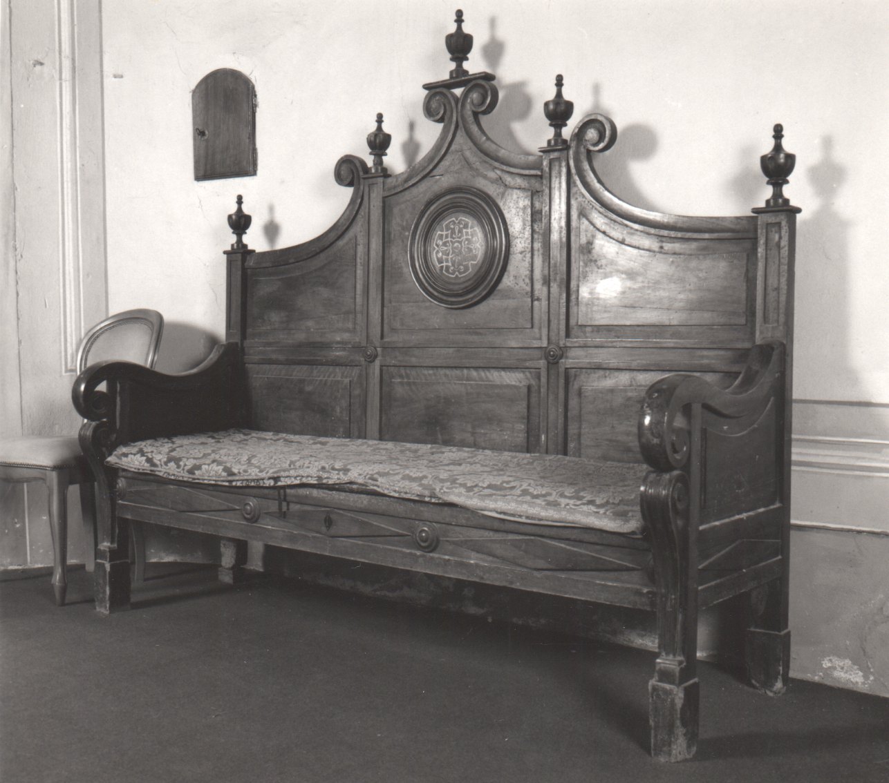 divano, opera isolata - bottega piemontese (seconda metà sec. XIX)