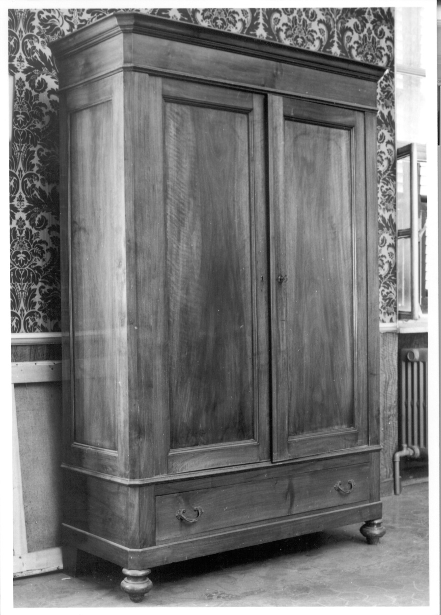 armadio, opera isolata - bottega italiana (ultimo quarto sec. XIX)