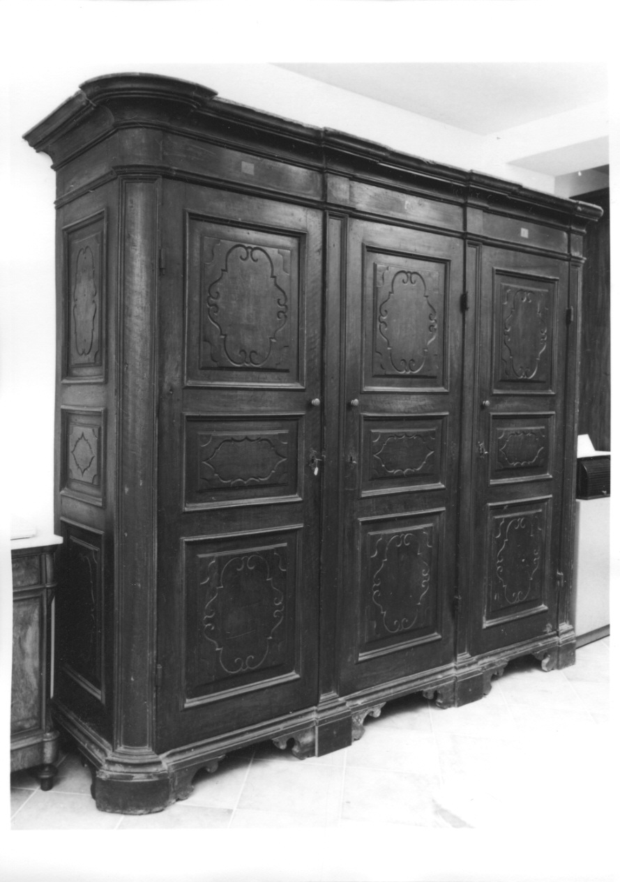 armadio, serie - bottega ligure (sec. XVIII)