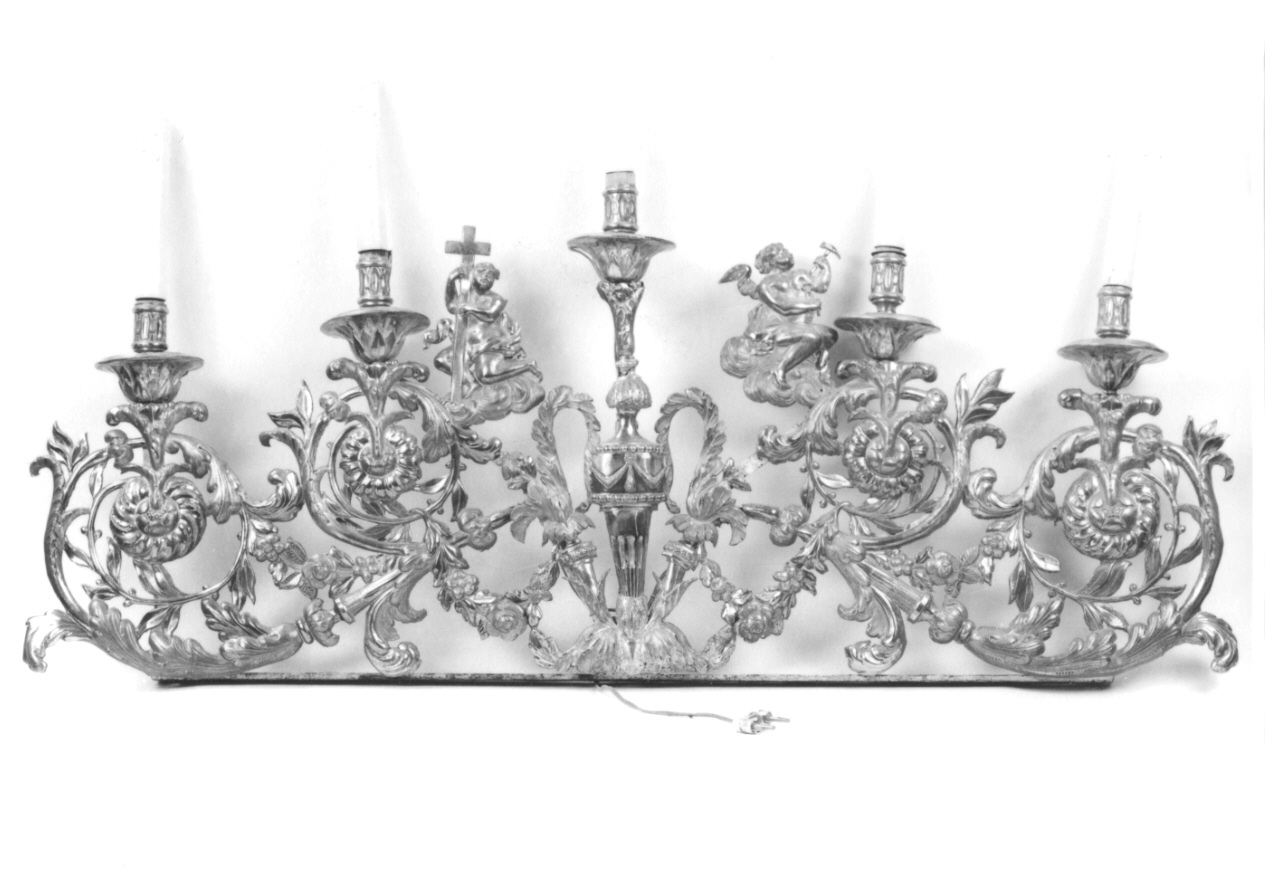 ANGIOLETTI CON SIMBOLI DELLA PASSIONE (candelabro, serie) di Botto Michele (inizio sec. XIX)