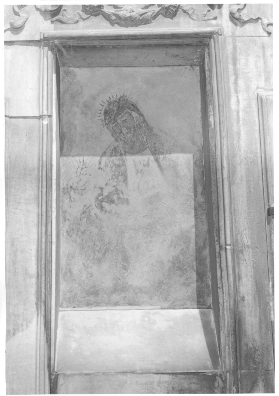 MADONNA CON BAMBINO (dipinto murale, opera isolata) - ambito piemontese (sec. XVIII)