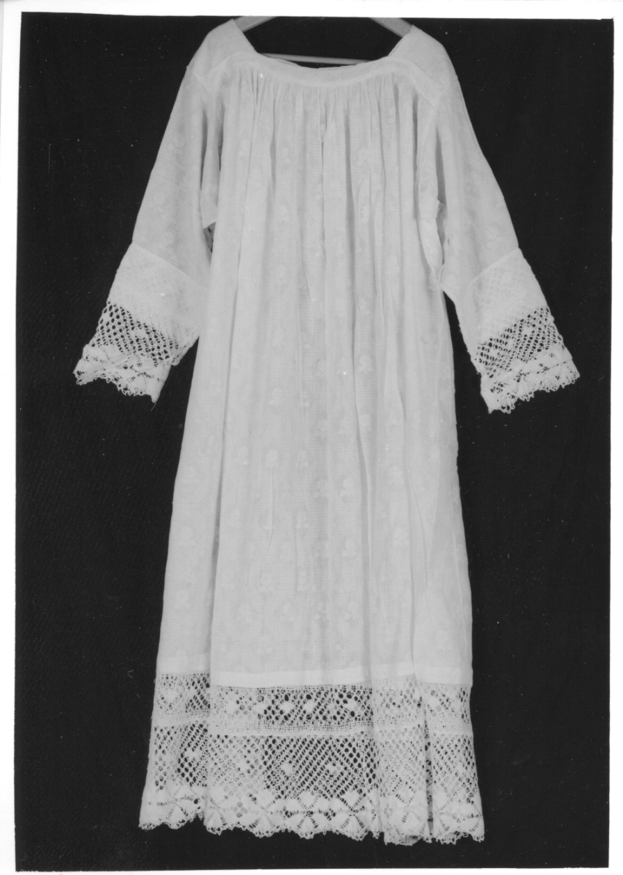 camice, opera isolata - manifattura italiana (prima metà sec. XX)