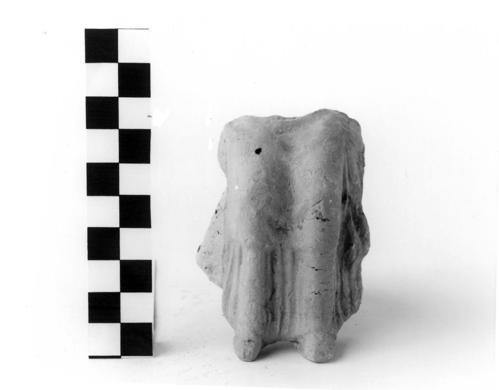 Figura femminile seduta (statuetta votiva) - produzione messapica (?) (sec. IV a.C)