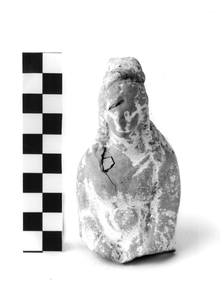 Figura femminile seduta (statuetta votiva) - ambito apulo (sec. IV a.C)