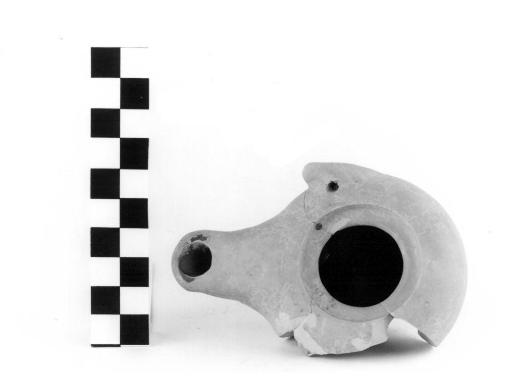 lucerna/ a serbatoio globulare, Brooner, tipo VII - produzione apula (secc. IV/ III a.C)