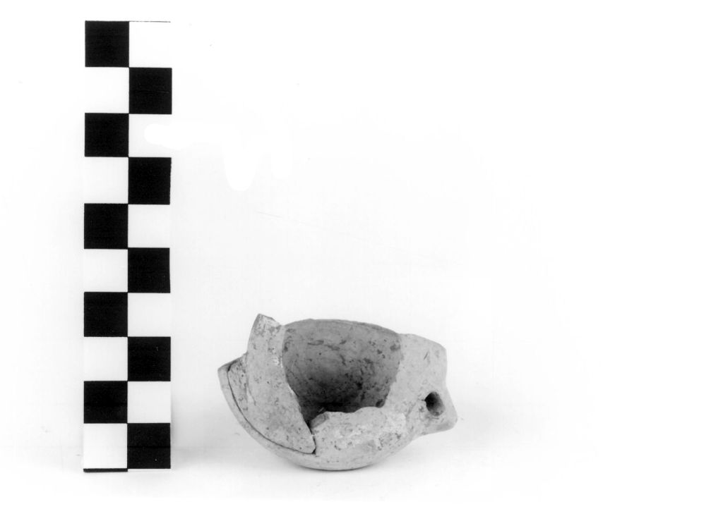 lucerna/ a serbatoio circolare - produzione apula (sec. III a.C)