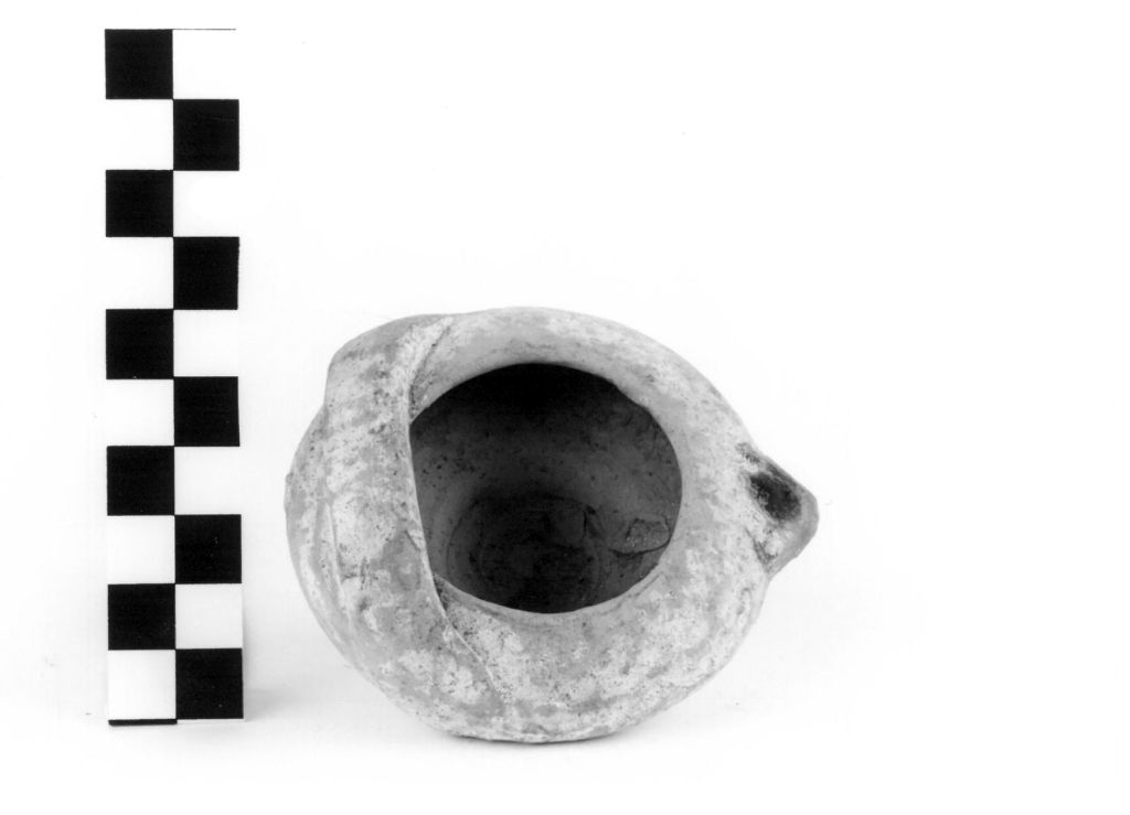 lucerna/ a serbatoio circolare - produzione apula (sec. III a.C)