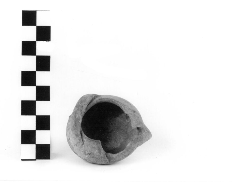 lucerna/ a serbatoio circolare - produzione apula (secc. IV/ III a.C)