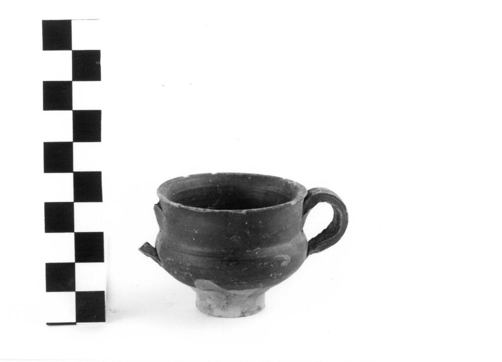 TAZZA BIANSATA MINIATURISTICA - produzione messapica (sec. II a.C)