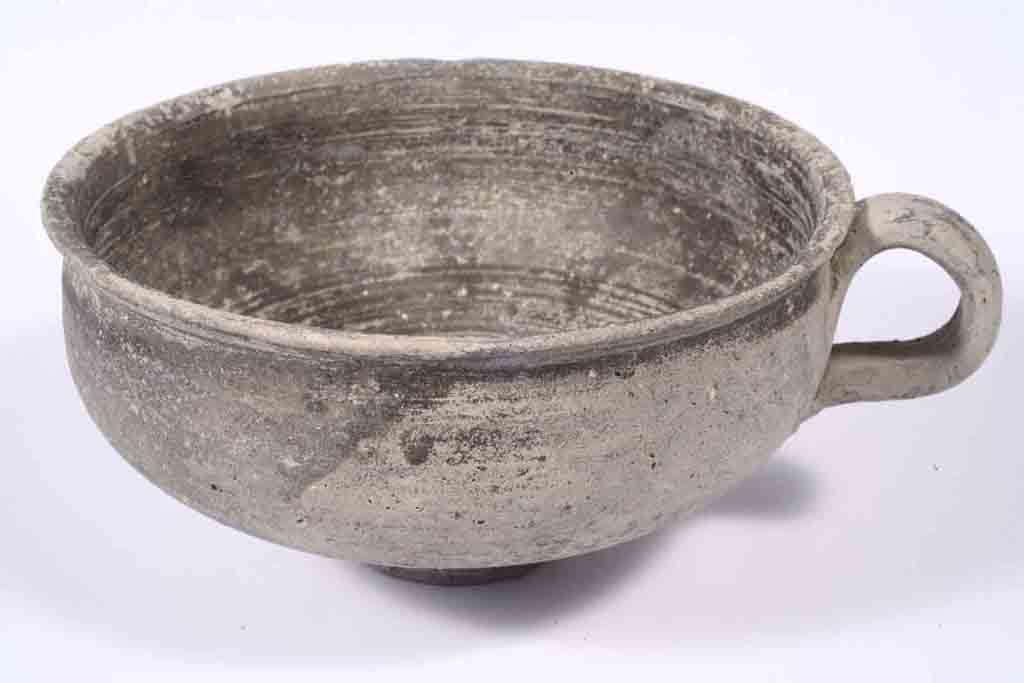 TAZZA MONOANSATA, Morel, tipo 5921a 1 - ambito italico (secc. II/ I a.C)