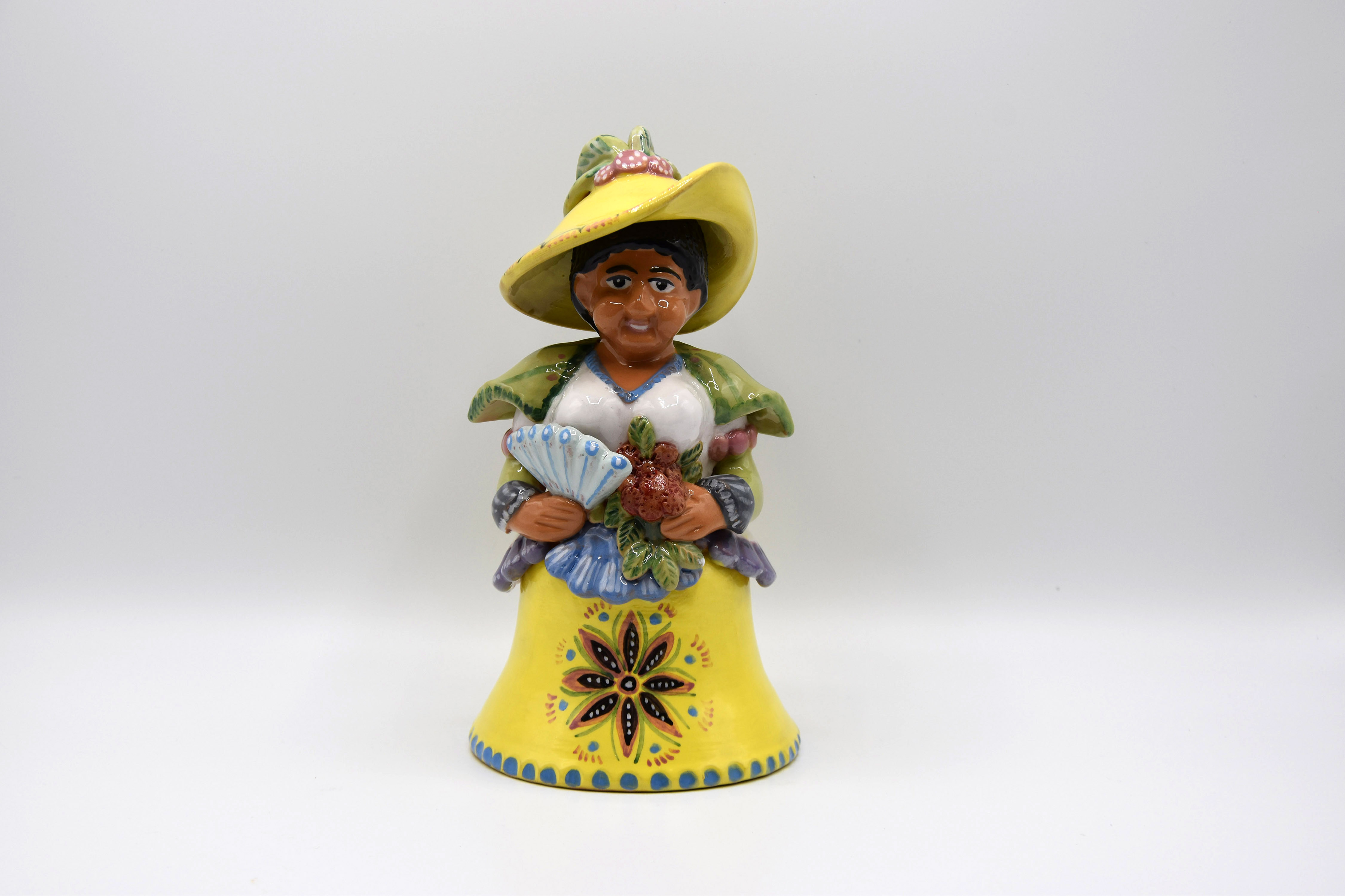 A signor du fruschett, una signora con gli abiti tradizionali (fischietto, a fessura interna, strumenti musicali) di Lasorella Filippo ((figulo) ceramista) - bottega di terracotte (2019)