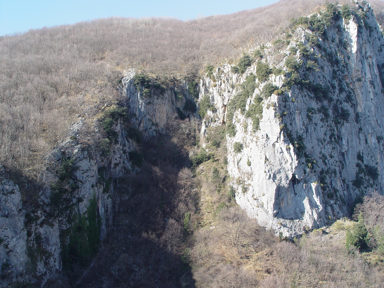 TANA DELLA VOLPE (giacimento in cavità naturale, frequentazione antropica) - Triora (IM)  (Protostoria)