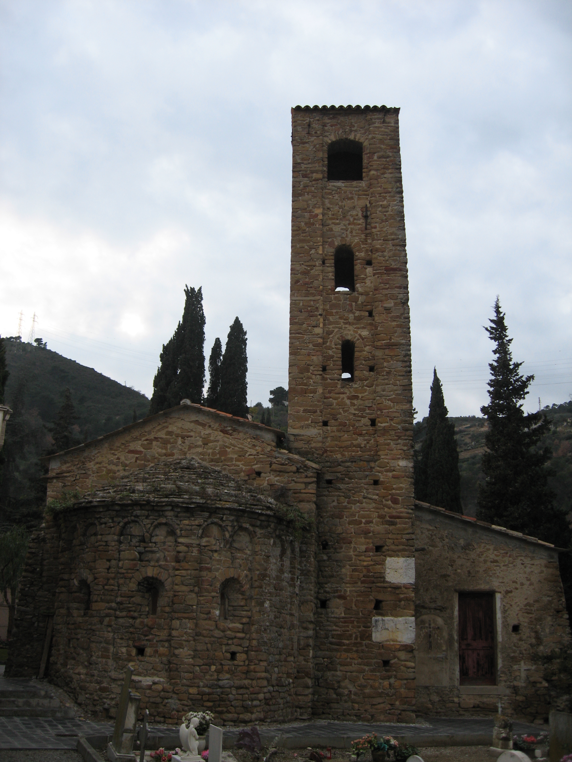 Pieve medievale SAN PIETRO DI CAMPOROSSO con preesistenze di età romana (strutture per il culto, edificio di culto) - Camporosso (IM)  (Alto Medioevo)