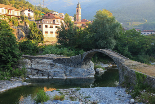 PONTE MEDIEVALE DI BORGHETTO D'ARROSCIA (ponte, infrastruttura viaria) - Borghetto d'Arroscia (IM)  (Età medievale)