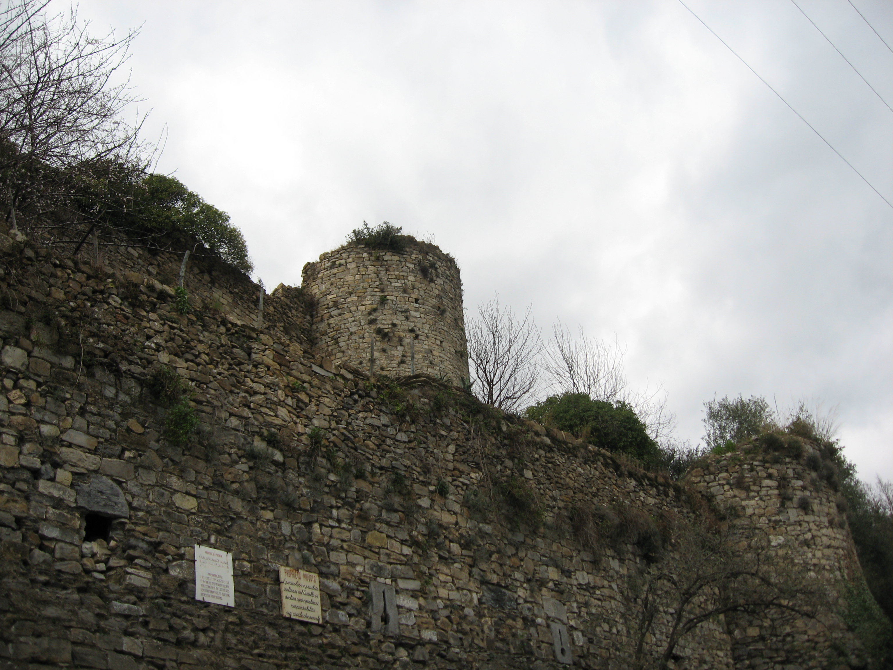 Castello di Pietralata (struttura di fortificazione, castello militare) - Vasia (IM)  (Basso Medioevo)