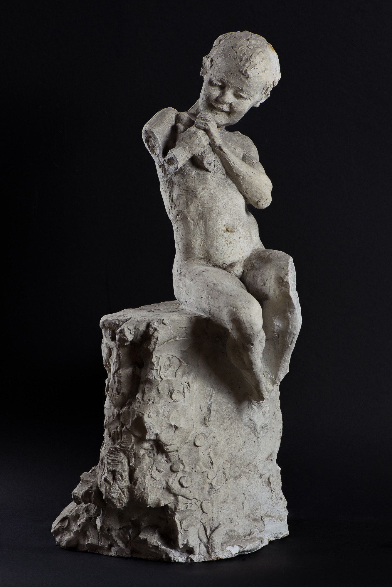 Bambino con pesce (scultura) di Branca Giulio - ambito italiano (fine/ inizio XIX-XX)