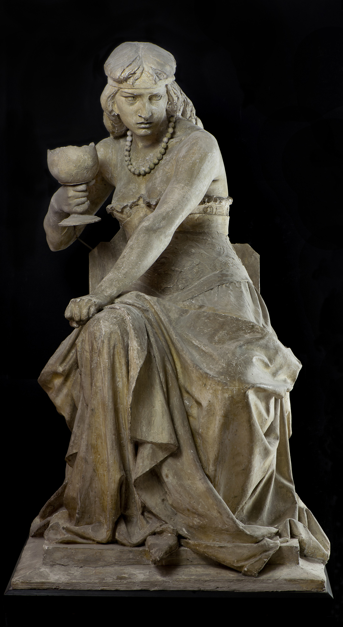Rosmunda al banchetto di Alboino, Donna seduta:Rosmunda beve dal cranio di Cunimondo (scultura) di Branca Giulio - ambito italiano (seconda metà XIX)
