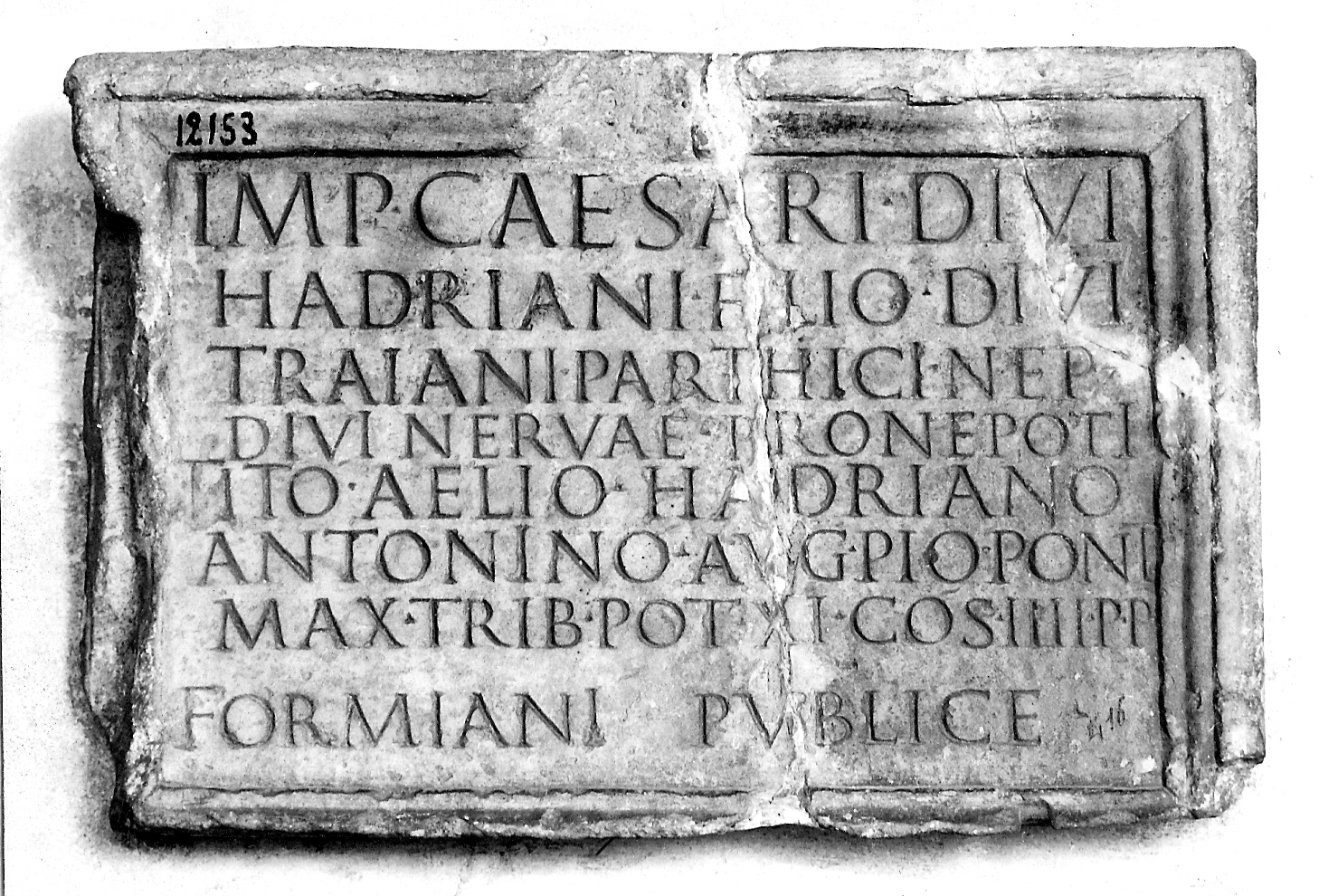 base, frammento - produzione campana (sec. II)