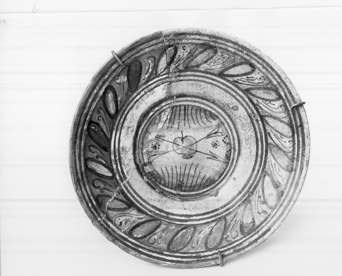 piatto, opera isolata - bottega mantovana (ultimo quarto sec. XVI)