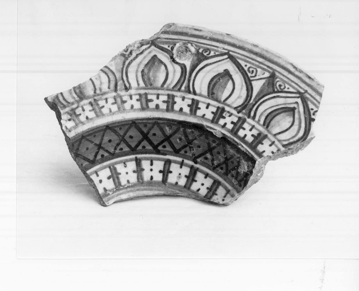 piatto, frammento - manifatturadi Faenza (fine/inizio secc. XV/ XVI)