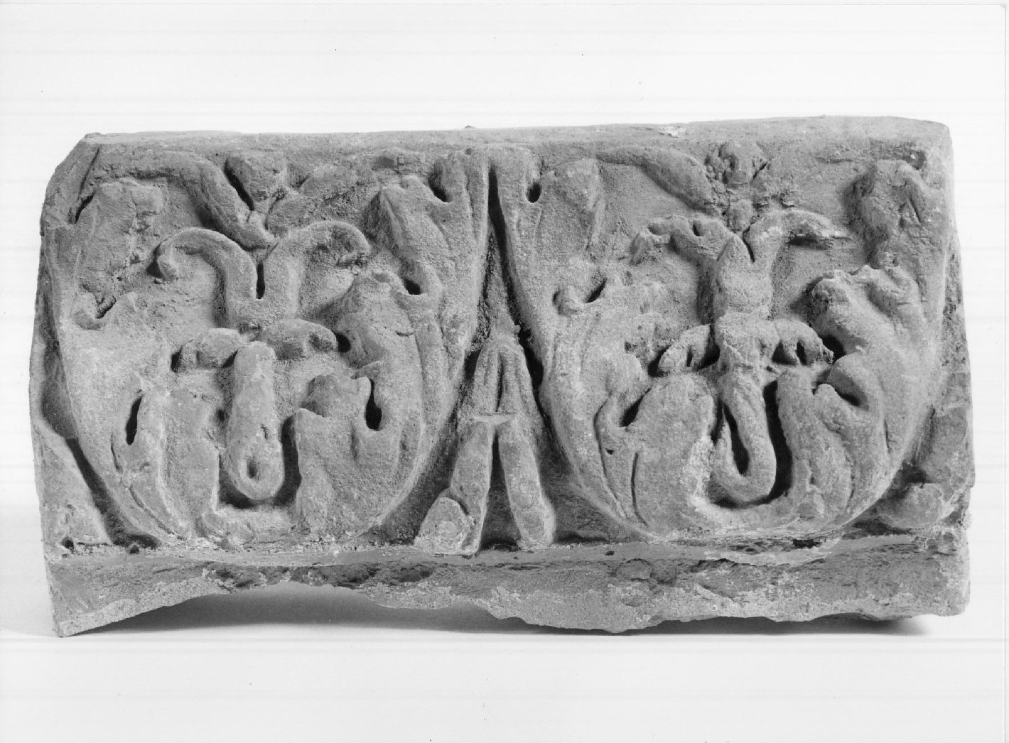 cornice architettonica, frammento - manifattura mantovana (secc. XV/ XVI)