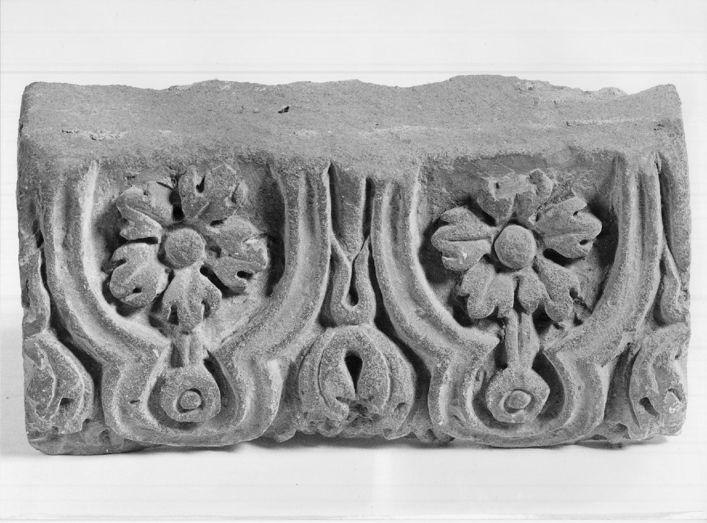 cornice architettonica, frammento - manifattura mantovana (seconda metà sec. XV)