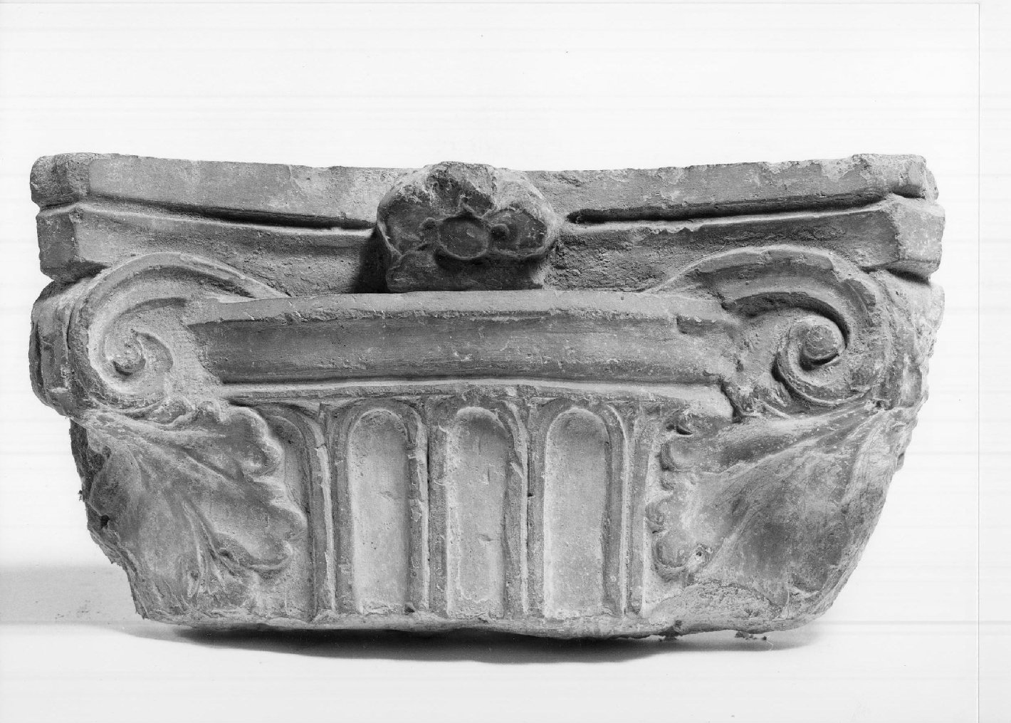 capitello, frammento - manifattura mantovana (seconda metà sec. XV)