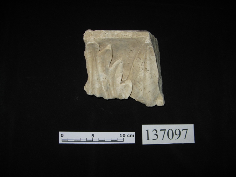 elemento lapideo con decorazione vegetale/framment (I sec. a.C.-I sec. d.C)