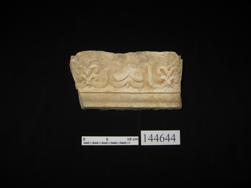 incorniciatura modanata decorata (I sec. a.C.-I sec. d.C)