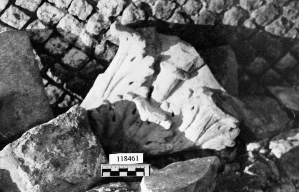 capitello corinzio di lesena/frammento (I sec. d.C)