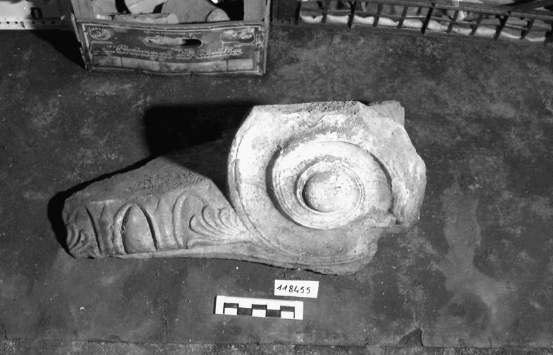 capitello ionico/frammento (I sec. a.C.-I sec. d.C)