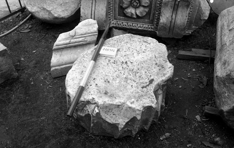 fusto scanalato di colonna/frammento 