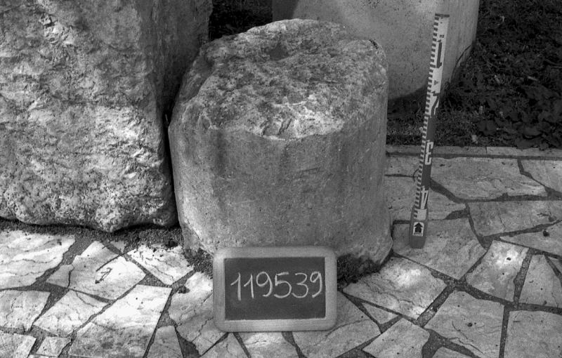 fusto liscio di colonna/frammento 