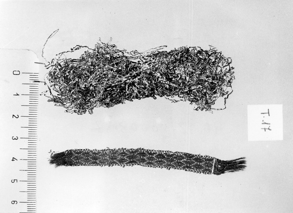 tessuto/ frammento - deposizione longobarda (secc. VI d.C.-VII d.C)