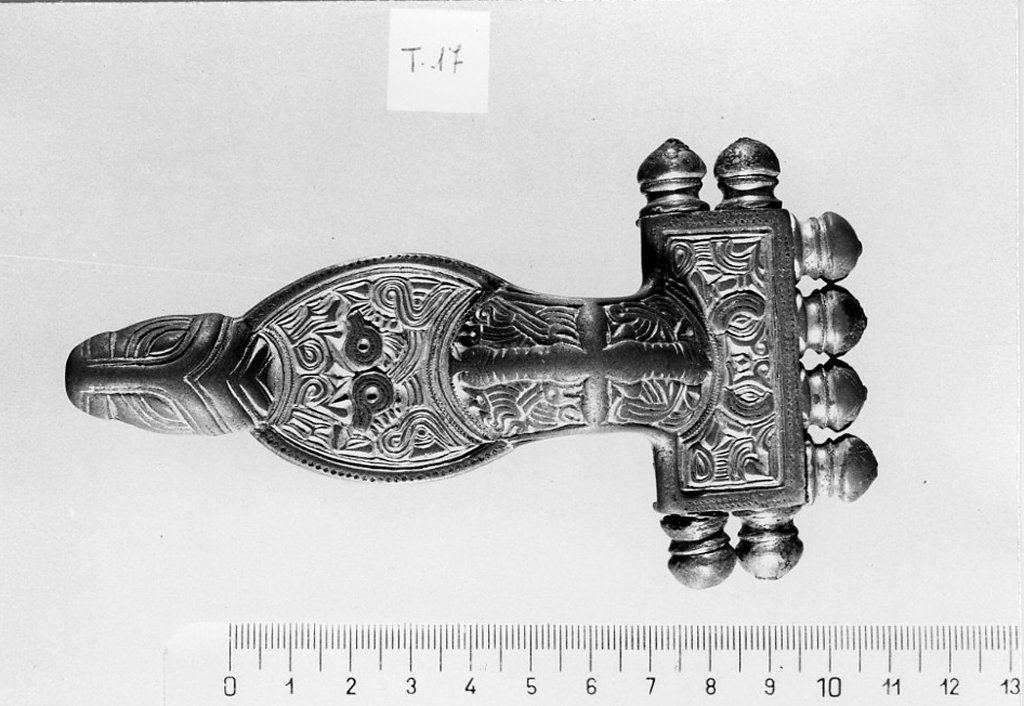 fibula ad arco - deposizione longobarda (secc. VI d.C:-VII d.C)