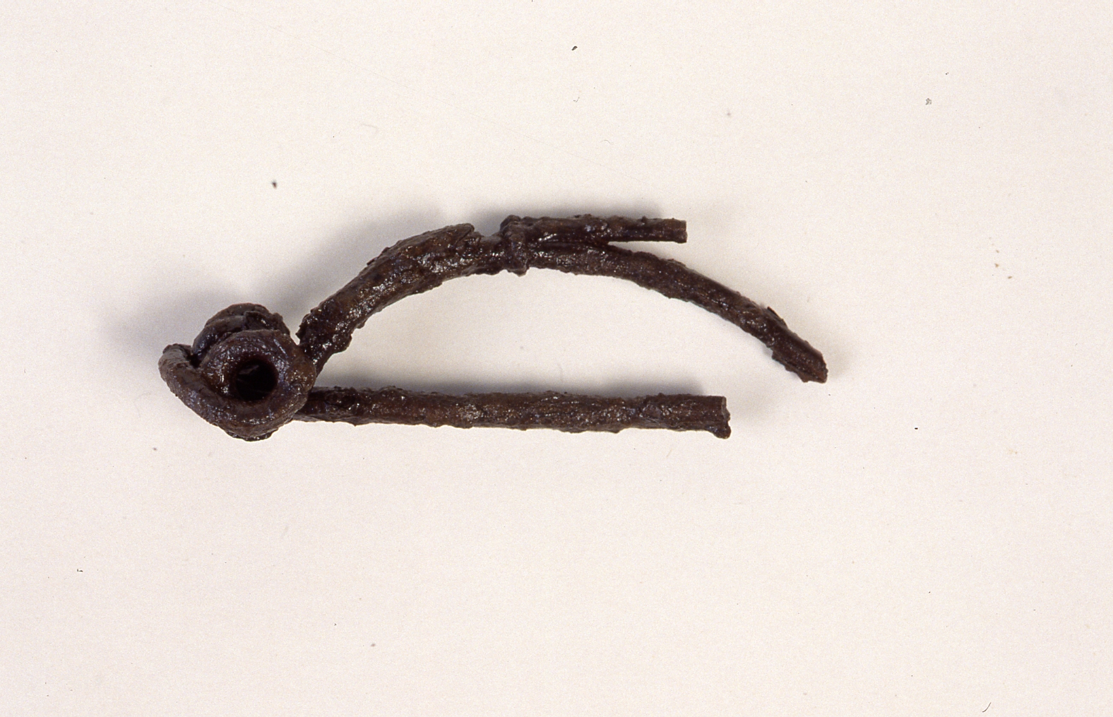 Fibula a schema Medio La Tène, Feugère 1 - cultura di La Tène D1 (ultimo quarto Sec. II a.C)