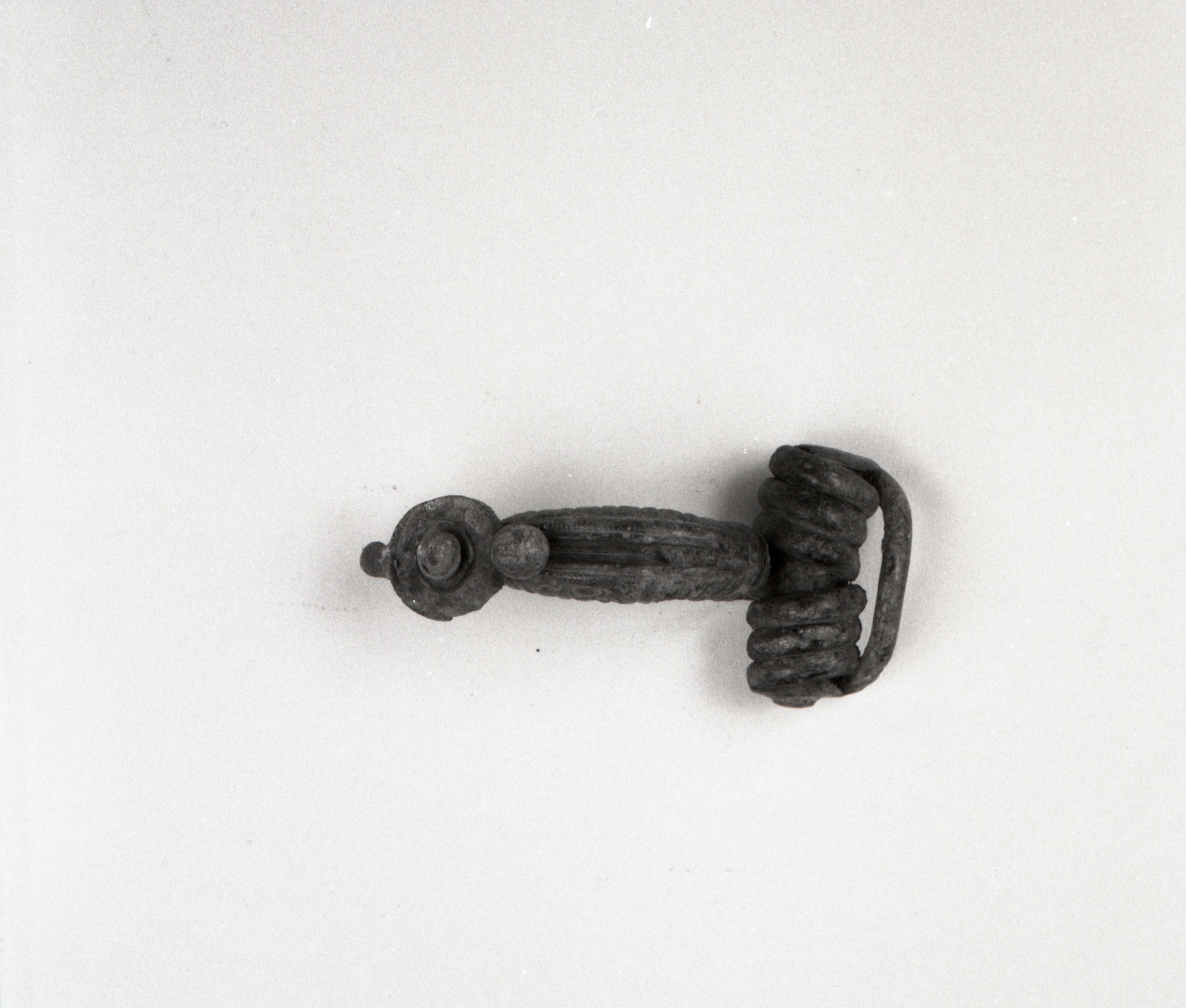 * (Fibula) - cultura di La Tène C1 (Seconda metà Sec. III a.C)