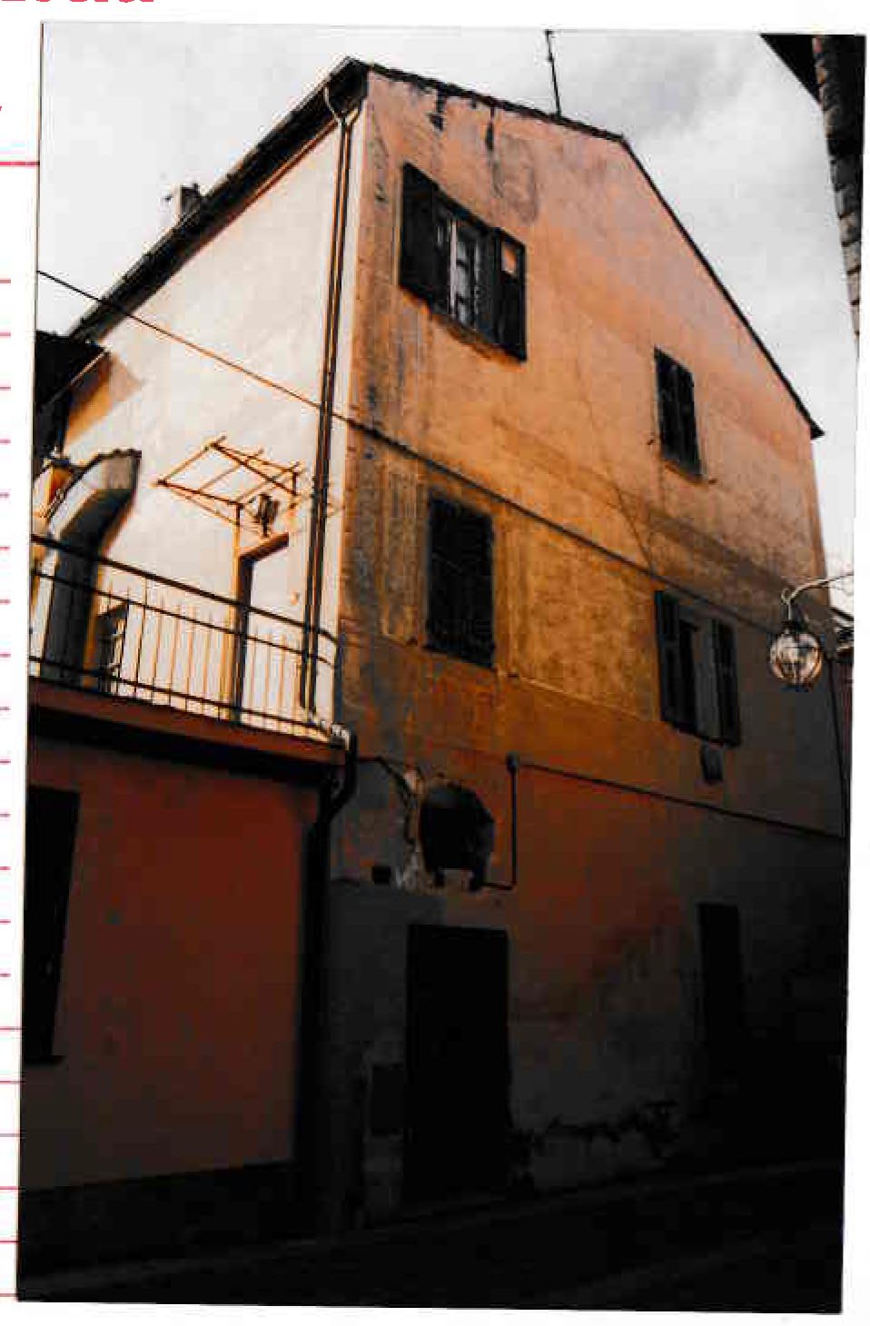 Edificio in piazza Foscolo, 2 (palazzina, residenziale) - Spotorno (SV)  (XVIII)