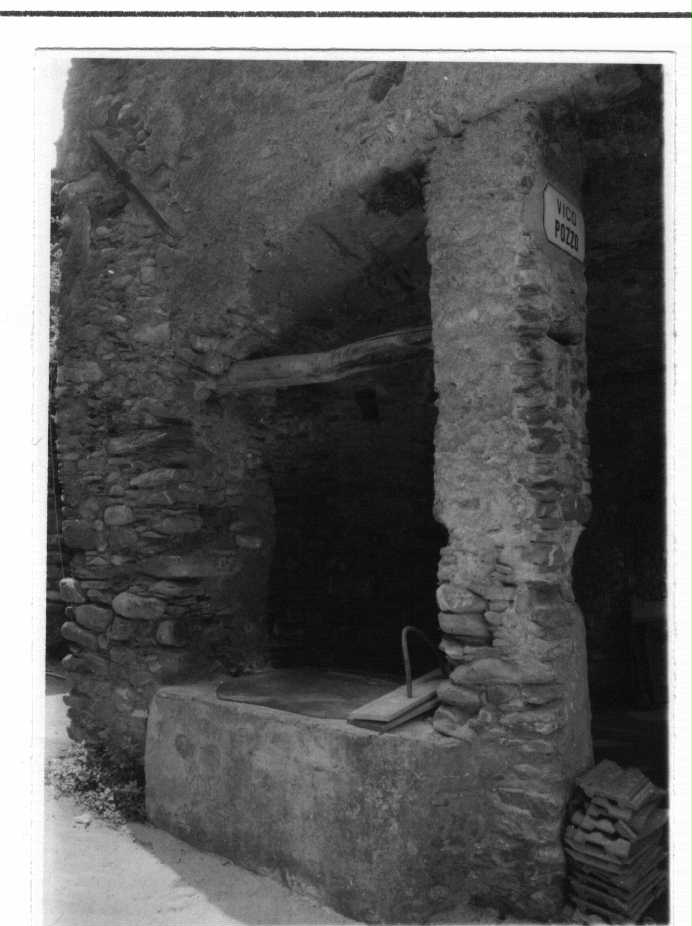 Pozzo della piazza (pozzo, medioevale) - Villanova d'Albenga (SV)  (XIII)