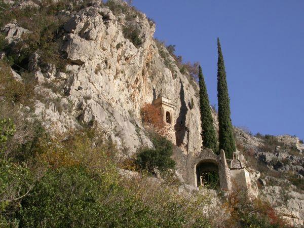 Grotta di Santa Lucia Superiore (giacimento in cavità naturale, frequentazione antropica) - Toirano (SV)  (Preistoria)