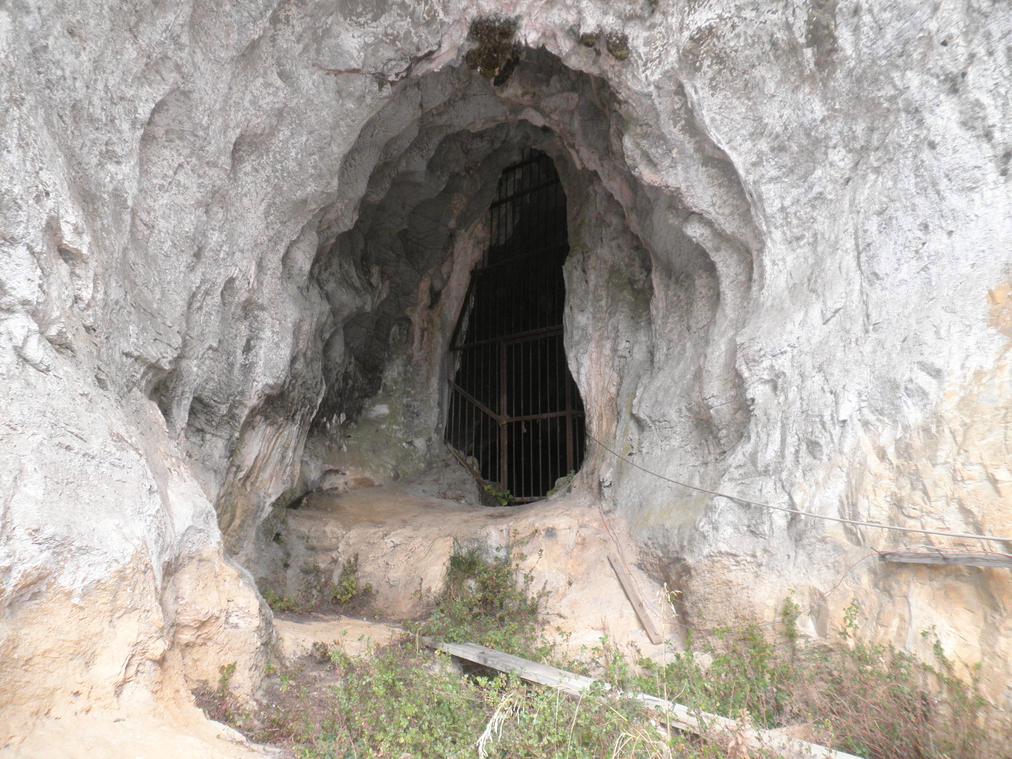 Grotta del Colombo (giacimento in cavità naturale, frequentazione antropica) - Toirano (SV)  (Paleolitico medio Neolitico)