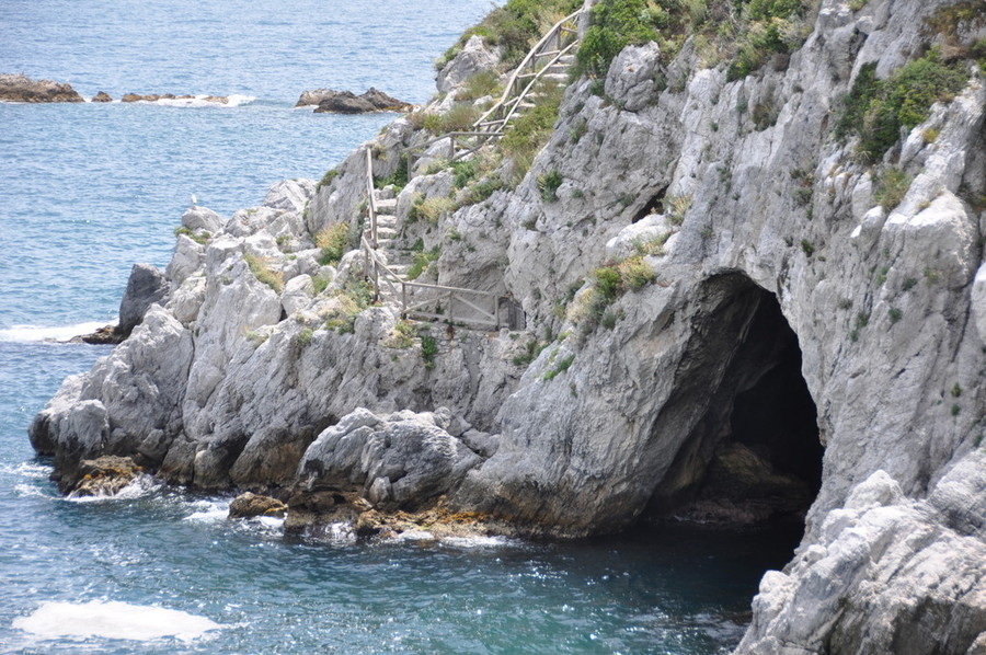 Caverna marina di Bergeggi (giacimento in cavità naturale, frequentazione antropica) - Bergeggi (SV)  (Preistoria)