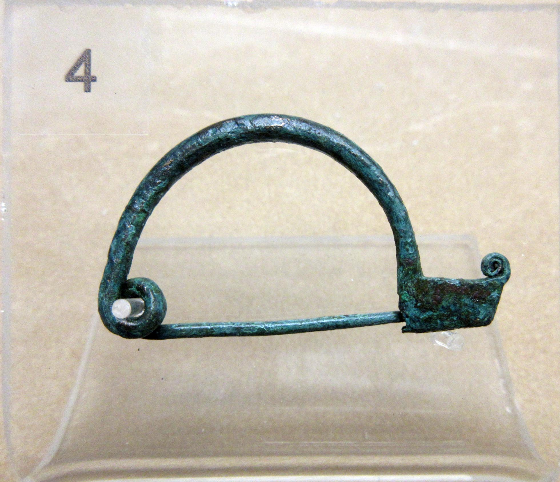 fibula/ ad arco semplice (inizio IV a.C)