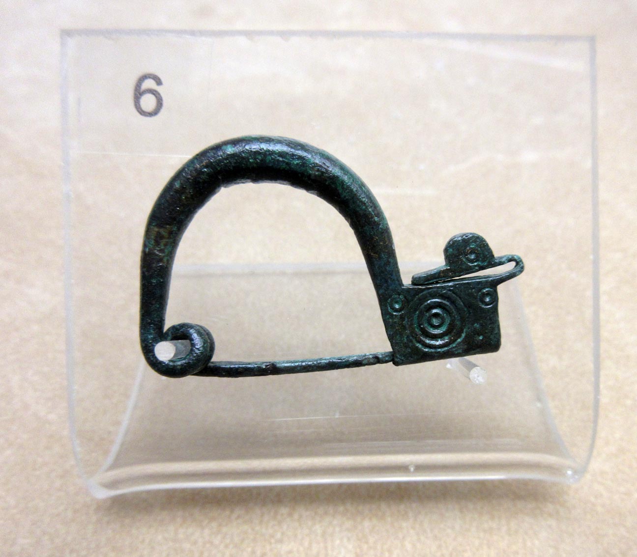 fibula/ ad arco semplice (inizio IV a.C)