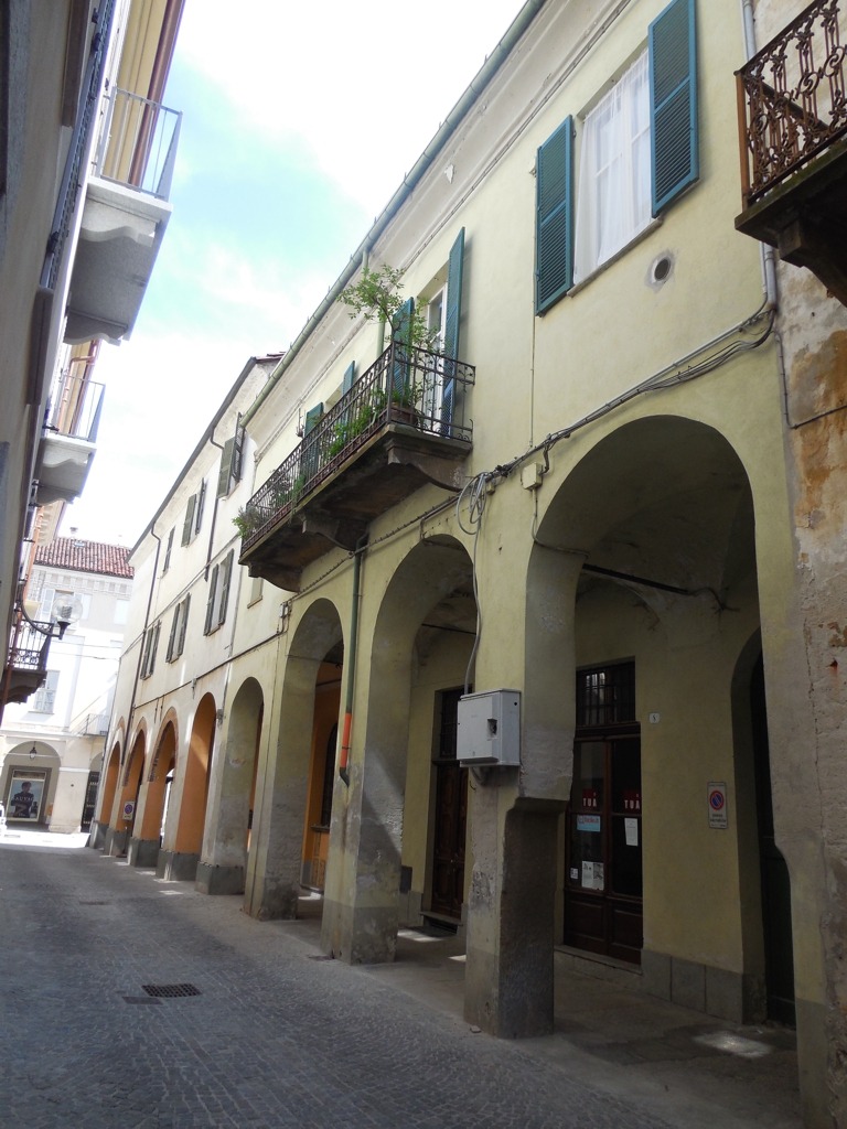 Palazzo in Via Giovanni Negri, 6 (palazzo) - Fossano (CN)  (XIX, prima metà)