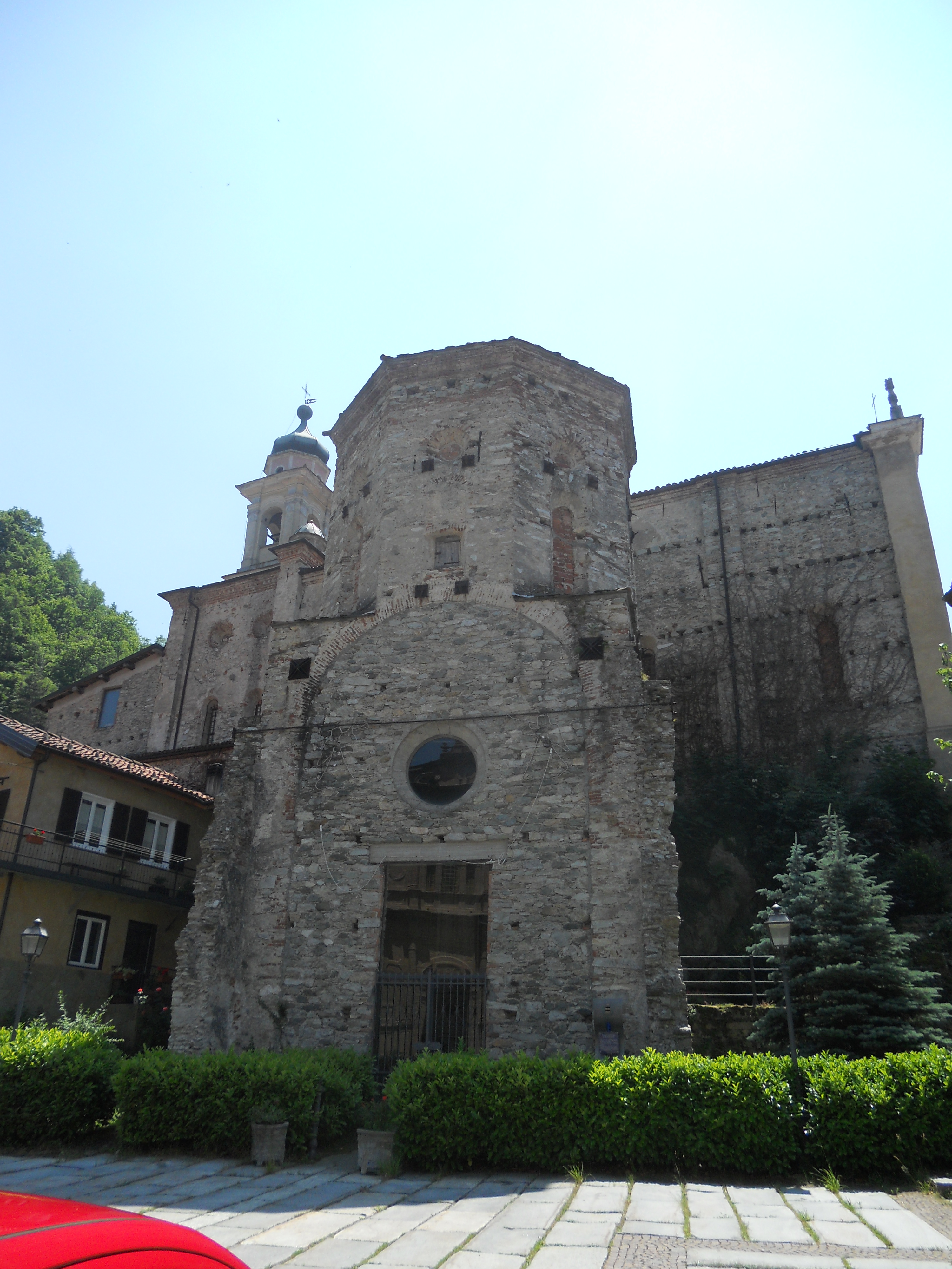Battistero e Chiesa dei Battuti Parvi (battistero) - Garessio (CN)  (XIII; XVI, seconda metà)