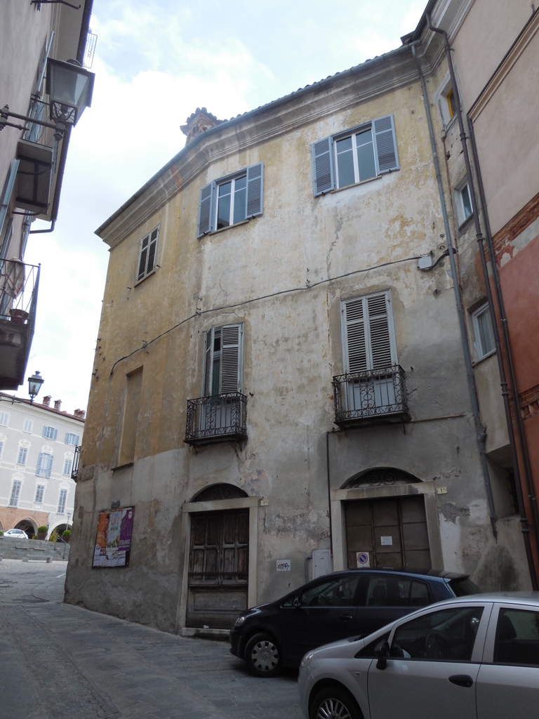 Casa in Via delle Scuole, 1 (casa) - Mondovì (CN)  (XVIII)