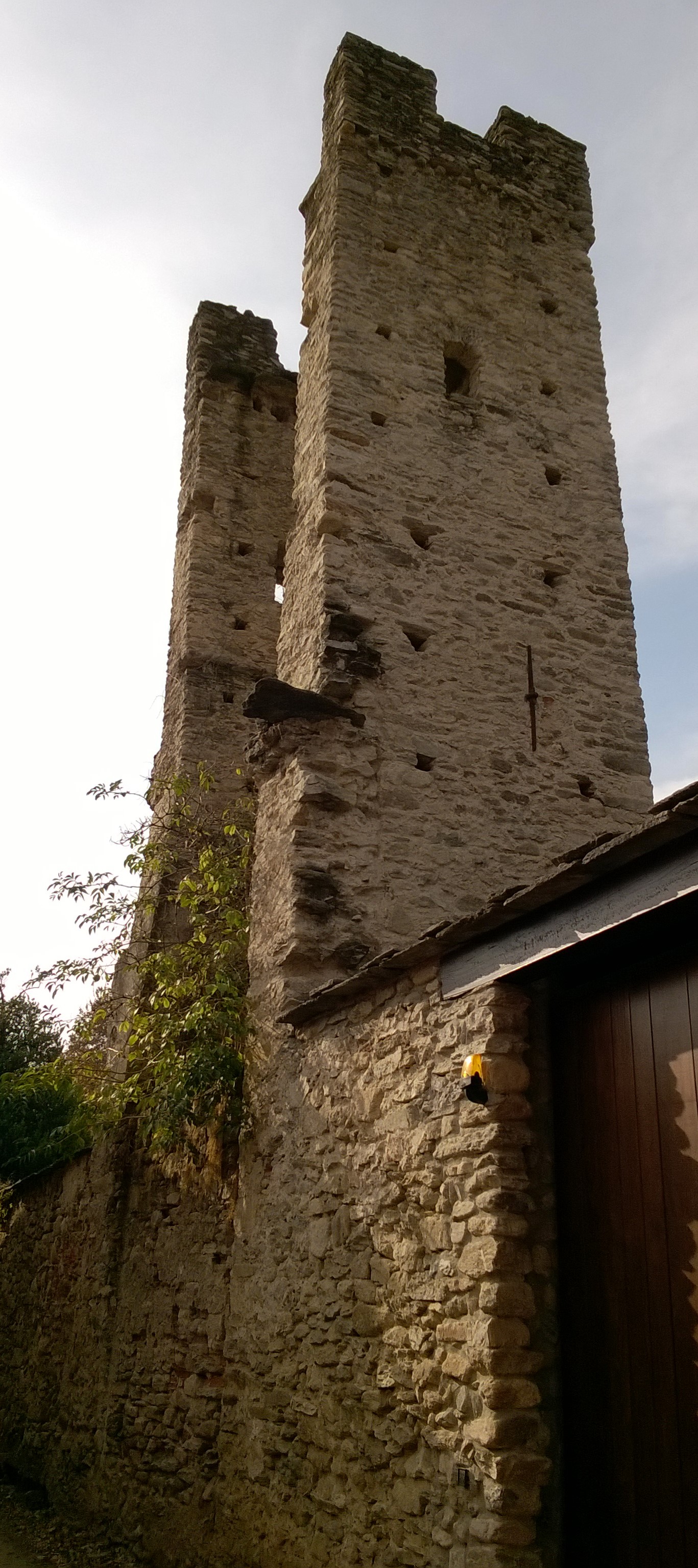 Torre dell' Antico Castrum (torre, Difensiva) - Envie (CN)  (XI, inizio)
